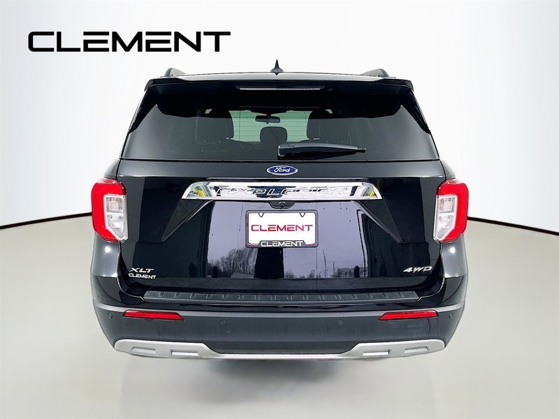 Ford Explorer Vehicle Full-screen Gallery Image 8