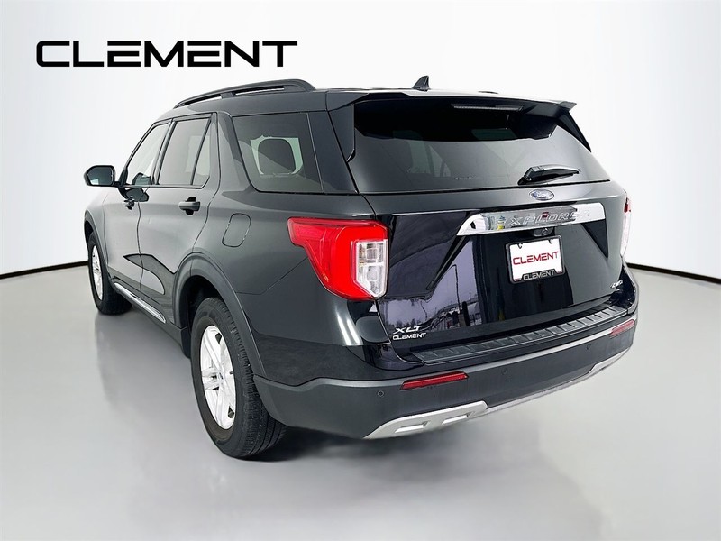 Ford Explorer Vehicle Full-screen Gallery Image 10