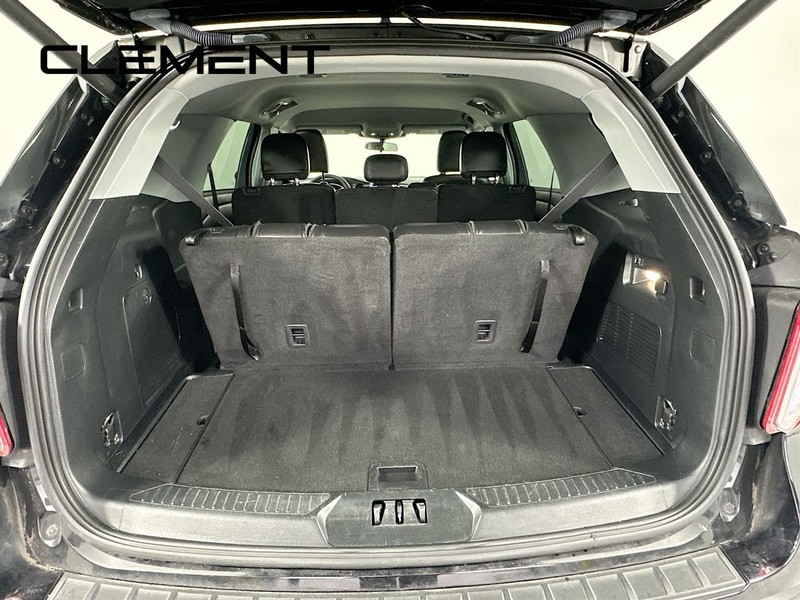 Ford Explorer Vehicle Full-screen Gallery Image 11