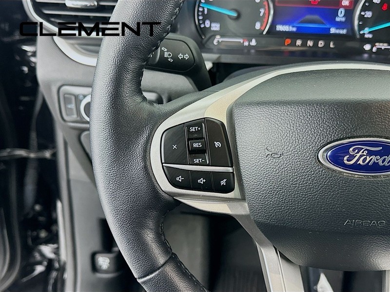 Ford Explorer Vehicle Full-screen Gallery Image 16