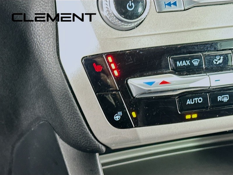 Ford Explorer Vehicle Full-screen Gallery Image 23