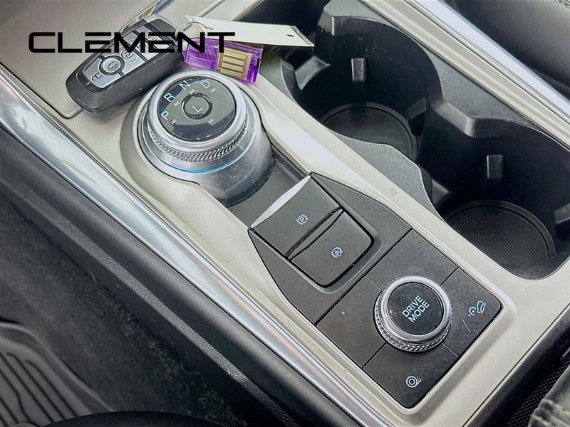 Ford Explorer Vehicle Full-screen Gallery Image 24