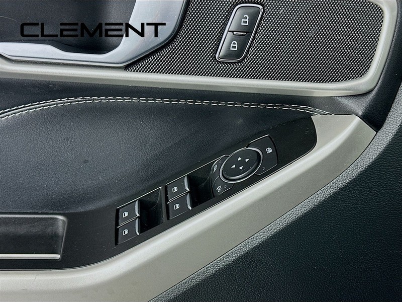 Ford Explorer Vehicle Full-screen Gallery Image 26