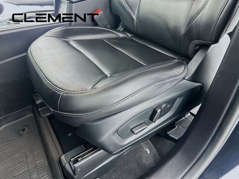 Ford Explorer Vehicle Full-screen Gallery Image 28