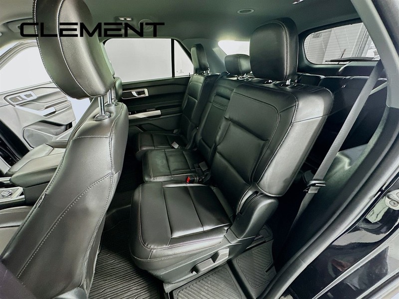 Ford Explorer Vehicle Full-screen Gallery Image 31