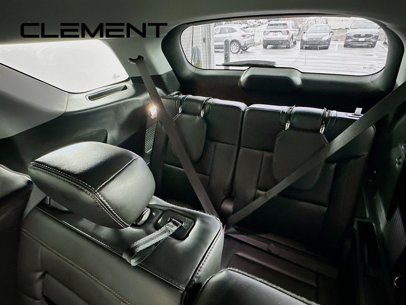 Ford Explorer Vehicle Full-screen Gallery Image 32