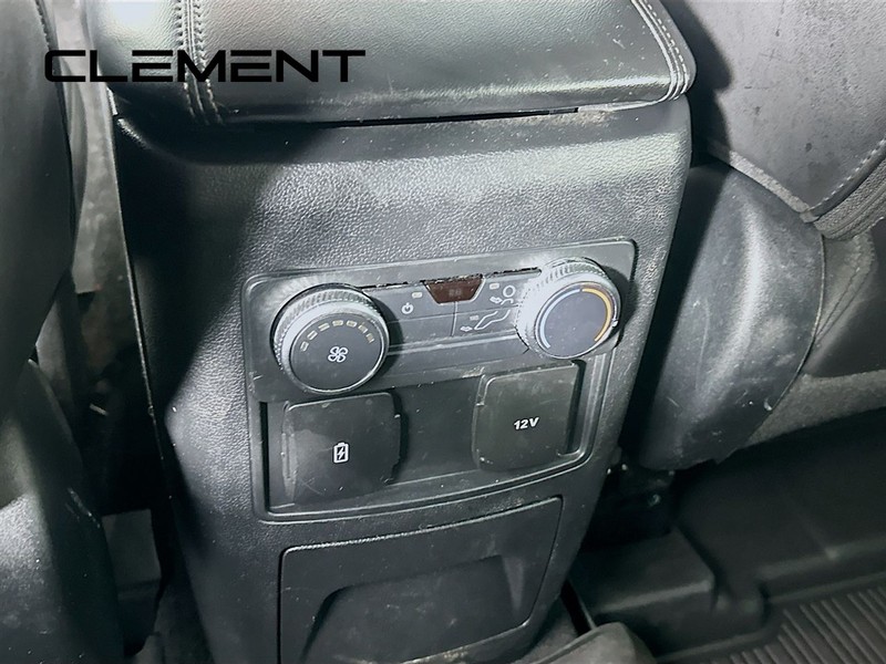 Ford Explorer Vehicle Full-screen Gallery Image 33