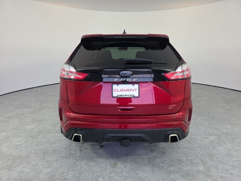 Ford Edge Vehicle Full-screen Gallery Image 6