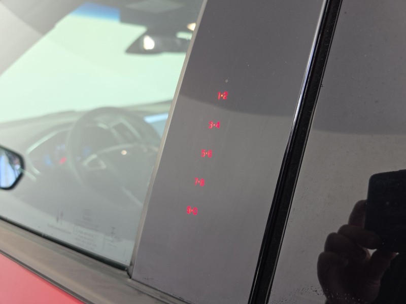 Ford Edge Vehicle Full-screen Gallery Image 8