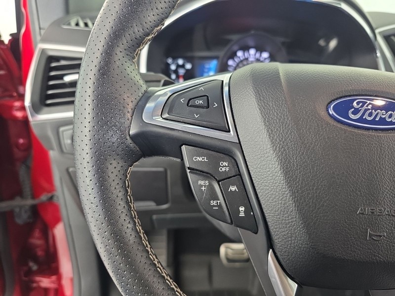 Ford Edge Vehicle Full-screen Gallery Image 12