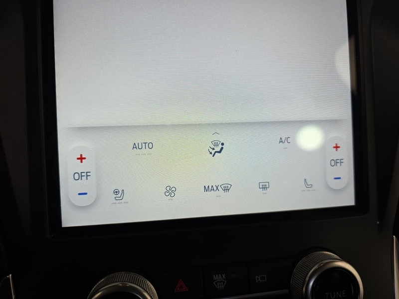 Ford Edge Vehicle Full-screen Gallery Image 16