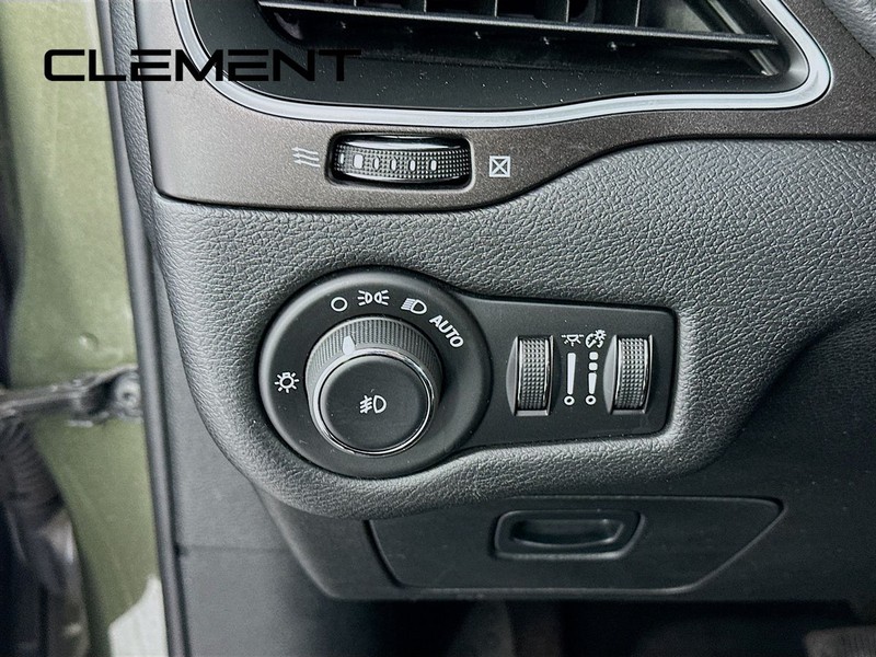 Jeep Cherokee Vehicle Full-screen Gallery Image 14