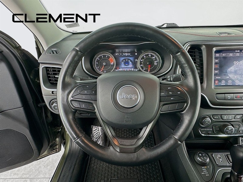 Jeep Cherokee Vehicle Full-screen Gallery Image 15