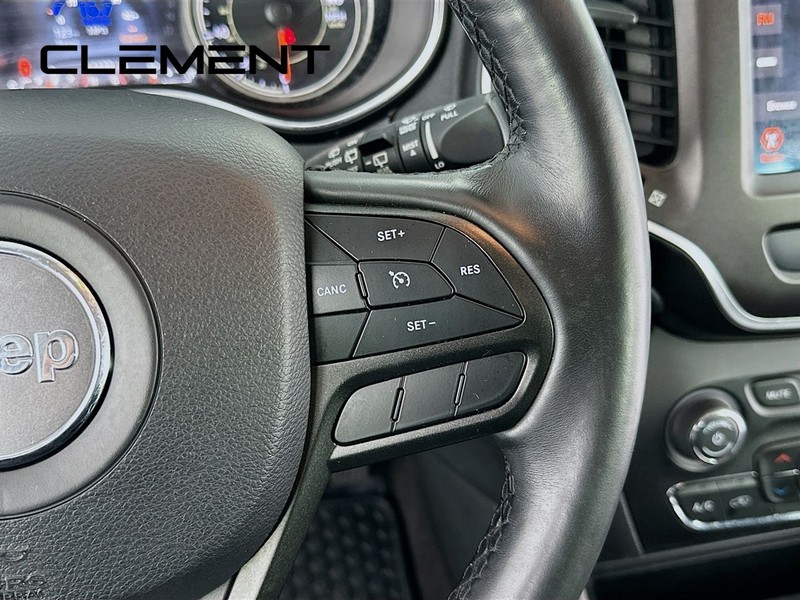 Jeep Cherokee Vehicle Full-screen Gallery Image 17