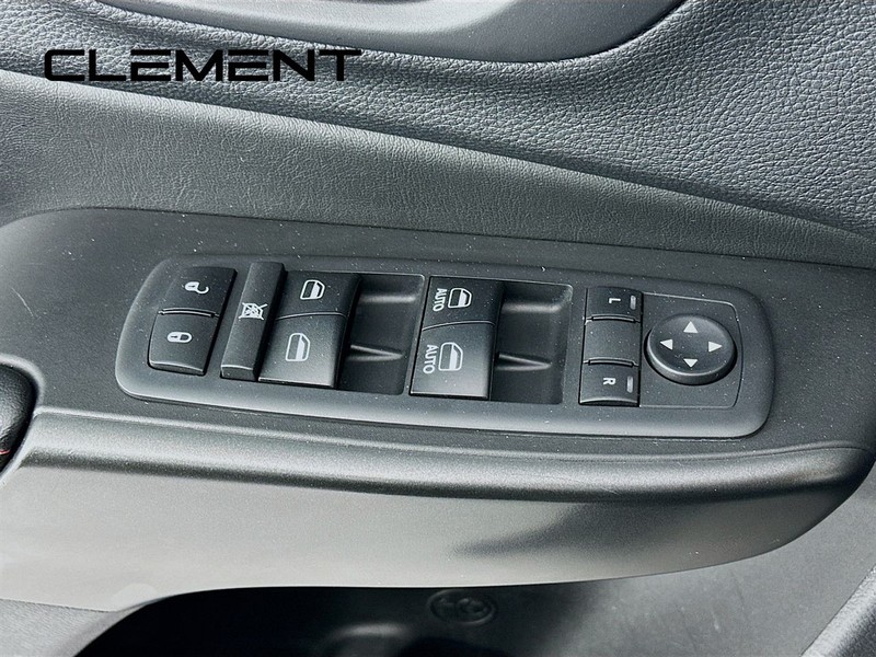 Jeep Cherokee Vehicle Full-screen Gallery Image 24