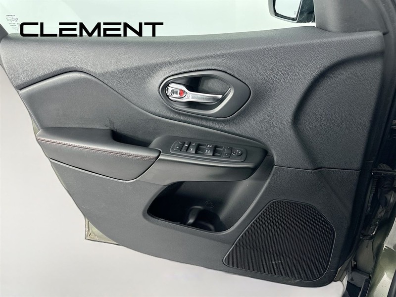 Jeep Cherokee Vehicle Full-screen Gallery Image 26