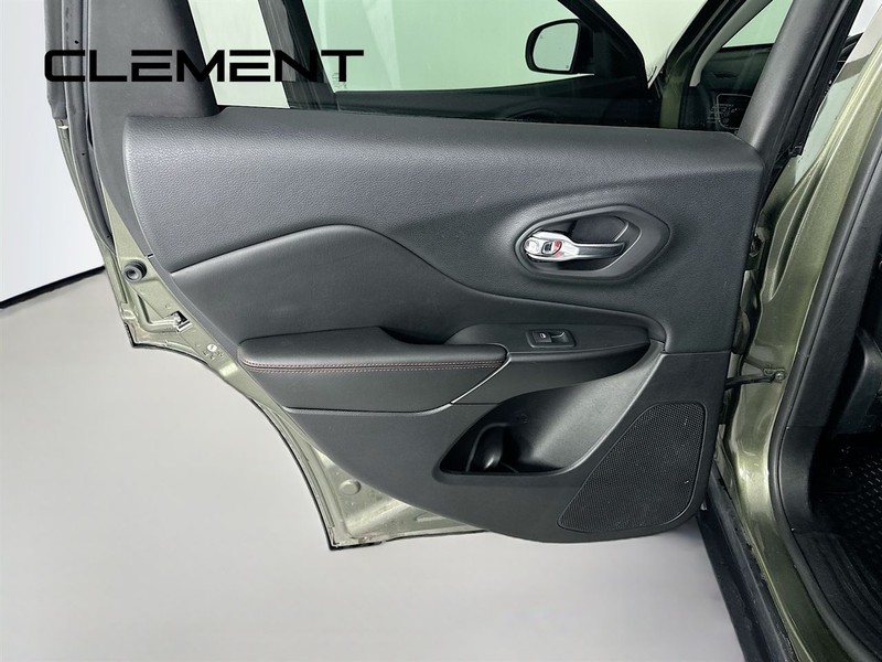 Jeep Cherokee Vehicle Full-screen Gallery Image 29