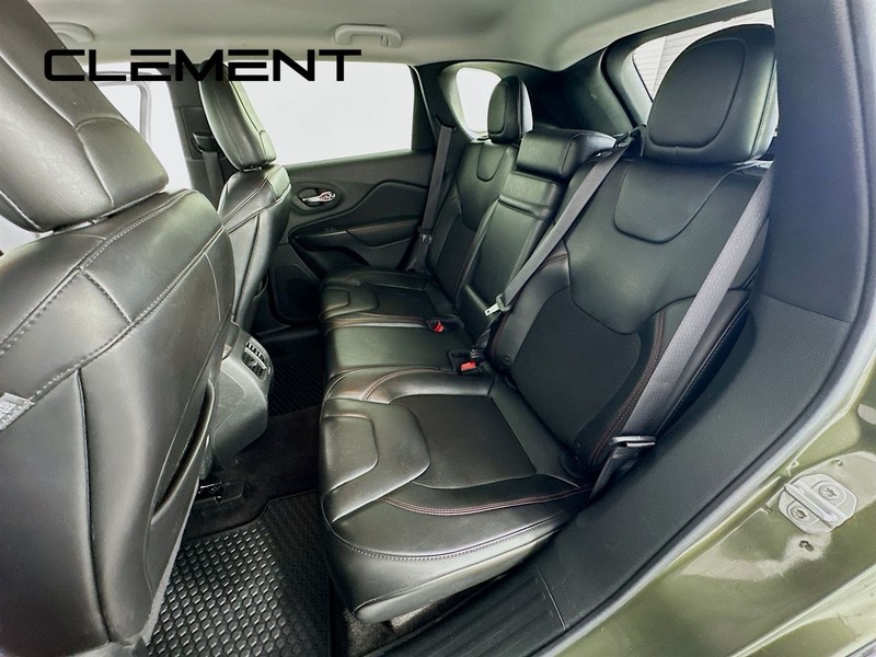 Jeep Cherokee Vehicle Full-screen Gallery Image 30