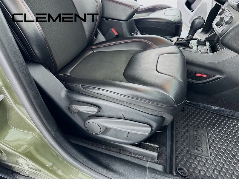 Jeep Cherokee Vehicle Full-screen Gallery Image 31