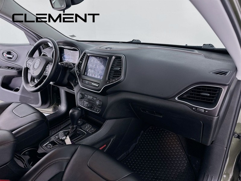 Jeep Cherokee Vehicle Full-screen Gallery Image 32