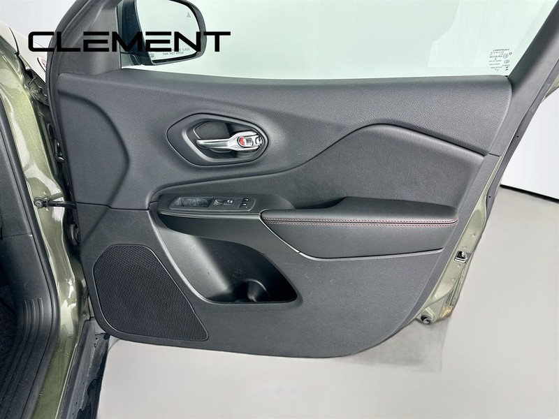 Jeep Cherokee Vehicle Full-screen Gallery Image 33