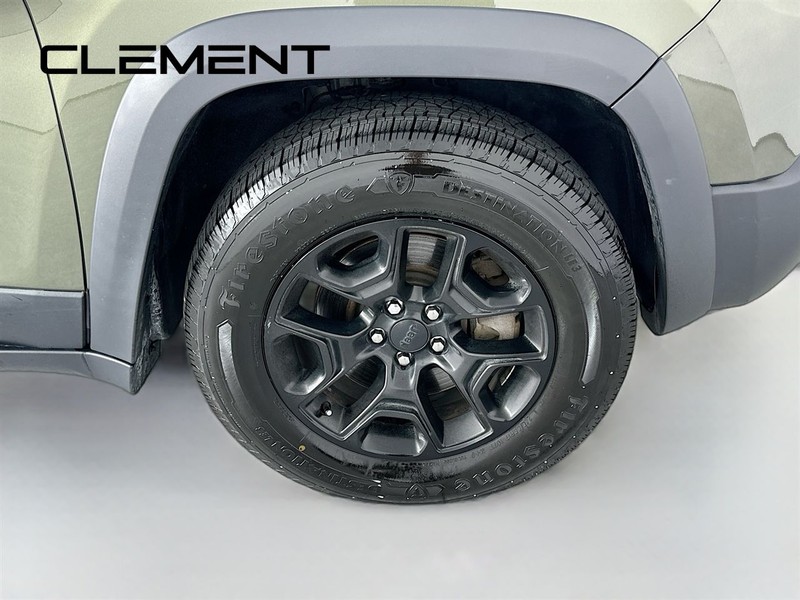 Jeep Cherokee Vehicle Full-screen Gallery Image 34