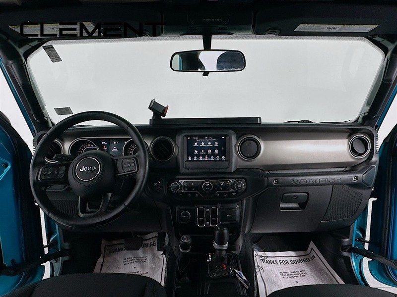 Jeep Wrangler Unlimited Vehicle Full-screen Gallery Image 12