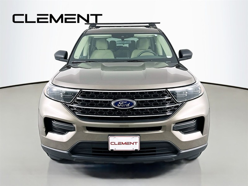Ford Explorer Vehicle Full-screen Gallery Image 3