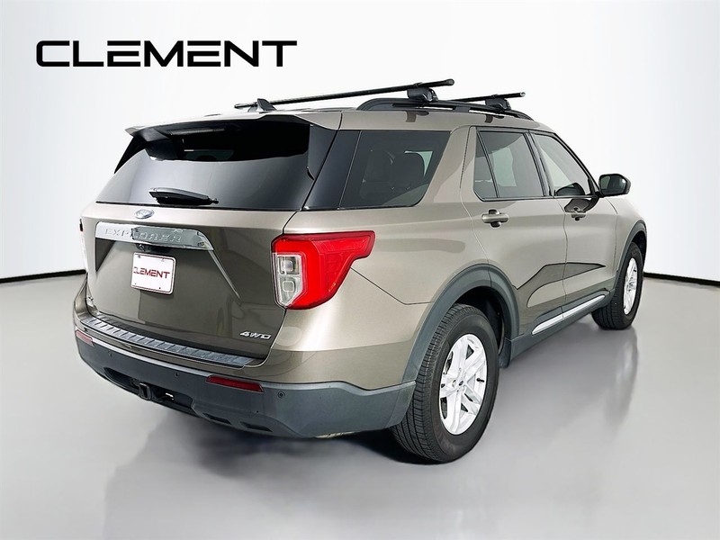 Ford Explorer Vehicle Full-screen Gallery Image 7