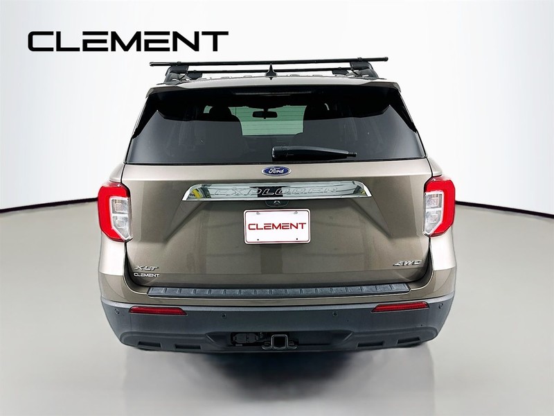 Ford Explorer Vehicle Full-screen Gallery Image 8