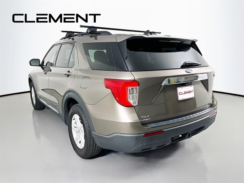 Ford Explorer Vehicle Full-screen Gallery Image 10
