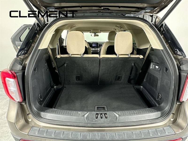 Ford Explorer Vehicle Full-screen Gallery Image 11