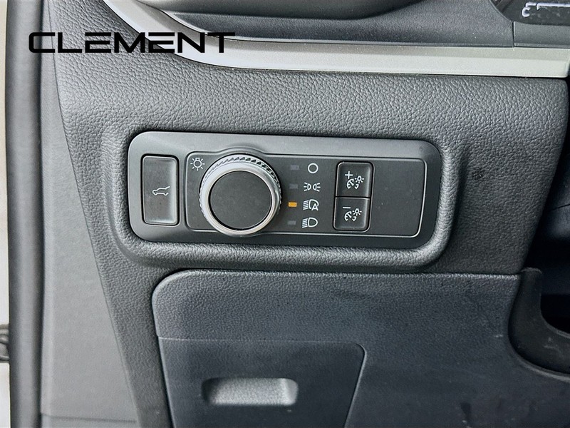 Ford Explorer Vehicle Full-screen Gallery Image 14