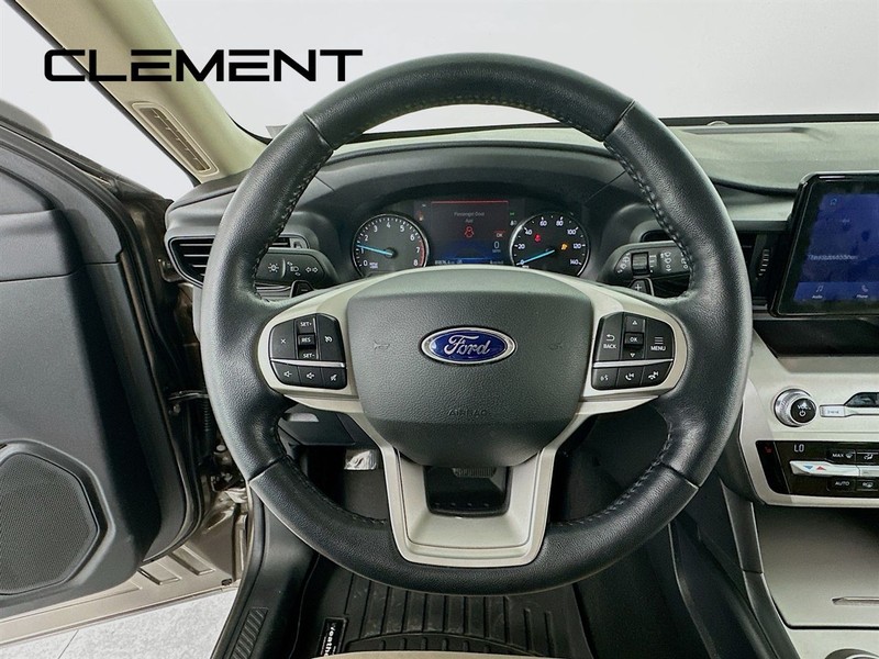 Ford Explorer Vehicle Full-screen Gallery Image 15