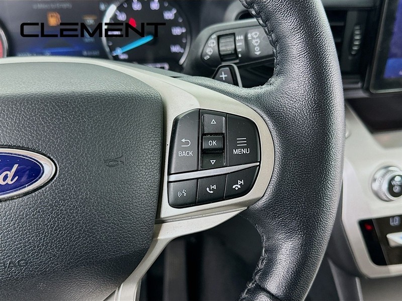 Ford Explorer Vehicle Full-screen Gallery Image 17