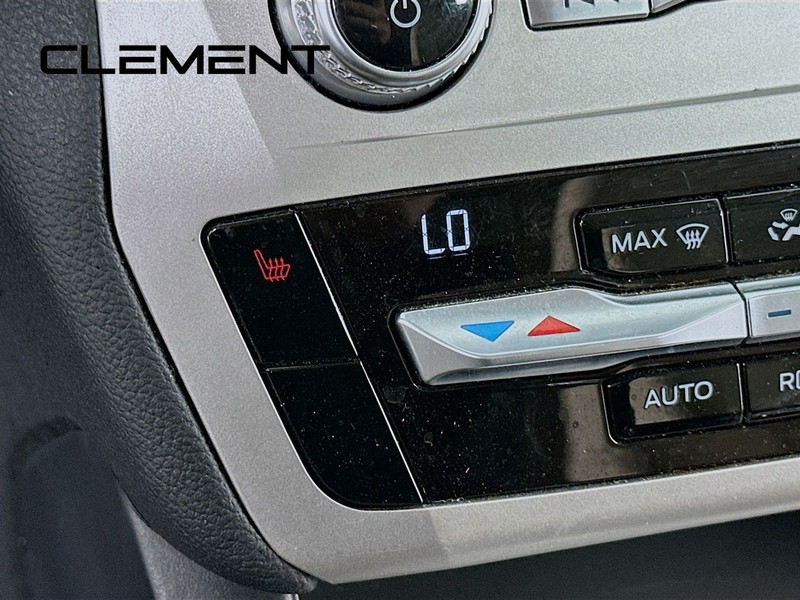 Ford Explorer Vehicle Full-screen Gallery Image 23