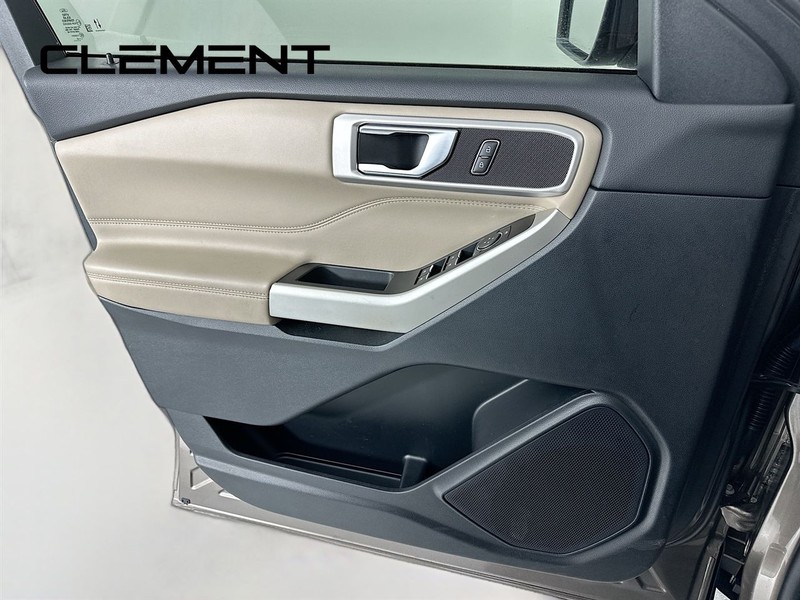 Ford Explorer Vehicle Full-screen Gallery Image 27