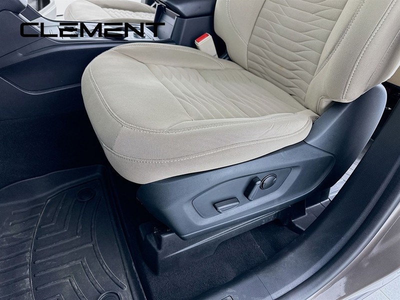 Ford Explorer Vehicle Full-screen Gallery Image 28