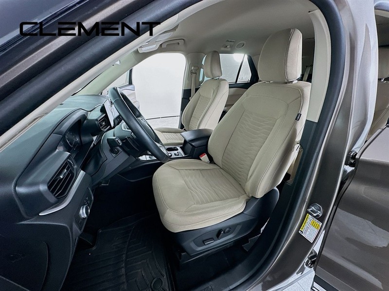 Ford Explorer Vehicle Full-screen Gallery Image 29