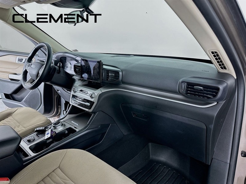 Ford Explorer Vehicle Full-screen Gallery Image 35