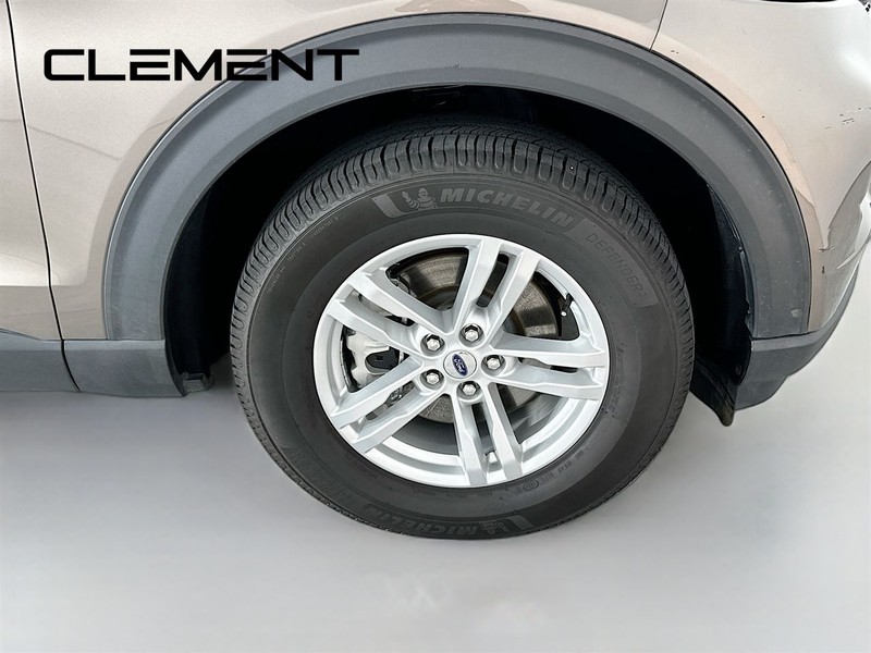 Ford Explorer Vehicle Full-screen Gallery Image 37