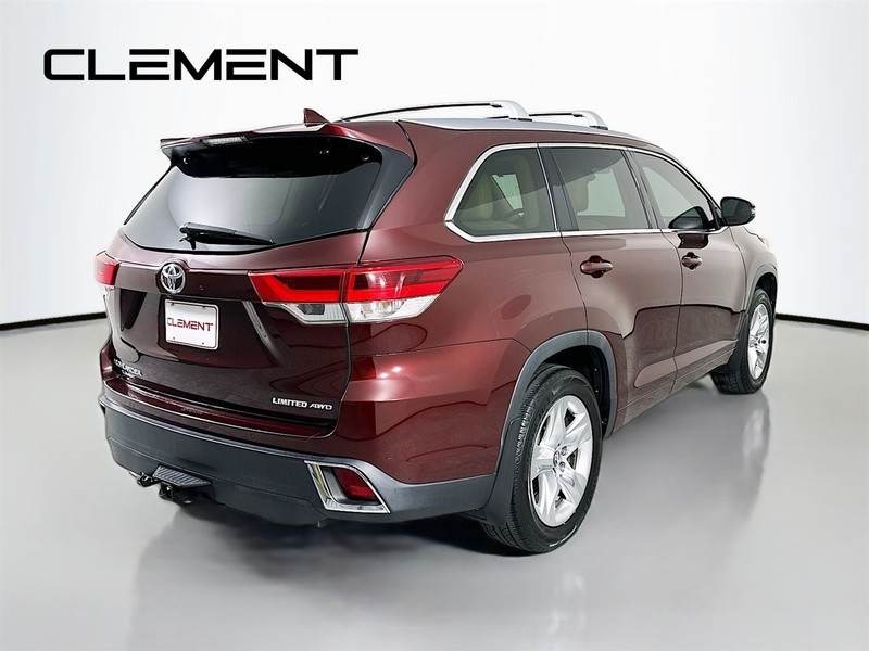 Toyota Highlander Vehicle Full-screen Gallery Image 7