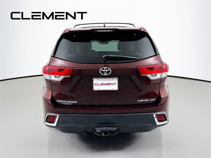 Toyota Highlander Vehicle Full-screen Gallery Image 8