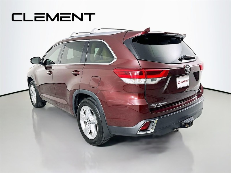 Toyota Highlander Vehicle Full-screen Gallery Image 10