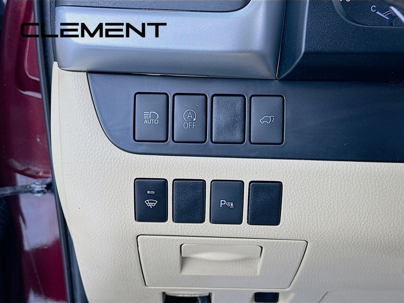 Toyota Highlander Vehicle Full-screen Gallery Image 14