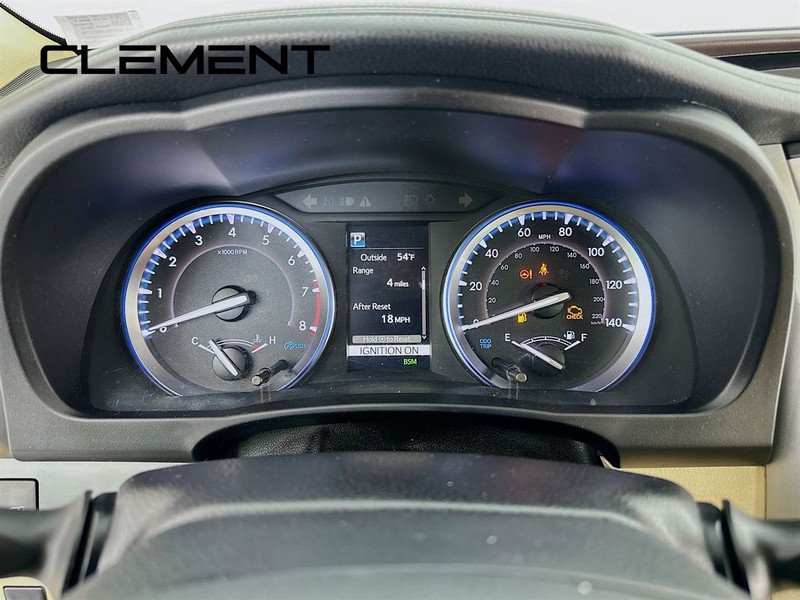 Toyota Highlander Vehicle Full-screen Gallery Image 18