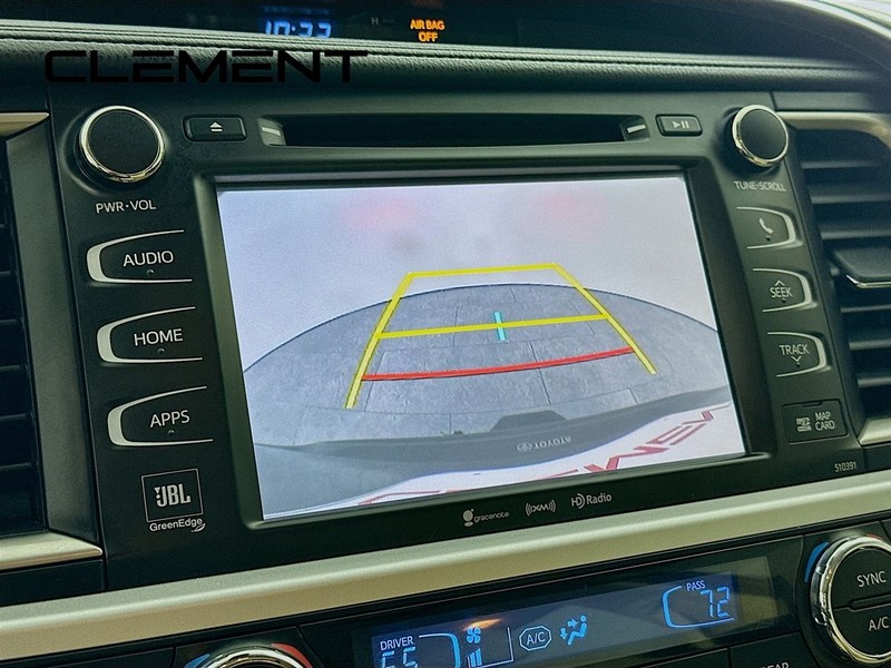 Toyota Highlander Vehicle Full-screen Gallery Image 20