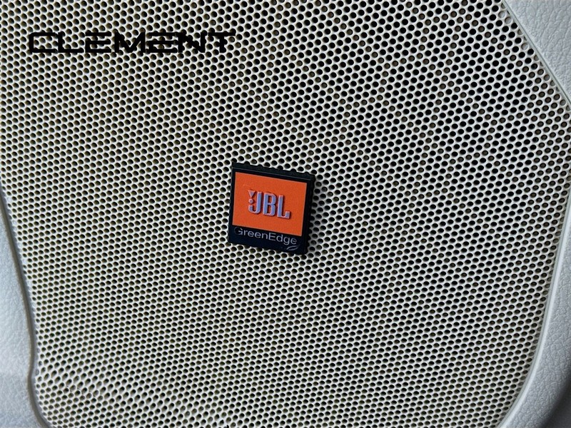 Toyota Highlander Vehicle Full-screen Gallery Image 26