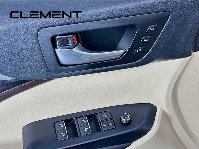 Toyota Highlander Vehicle Full-screen Gallery Image 27