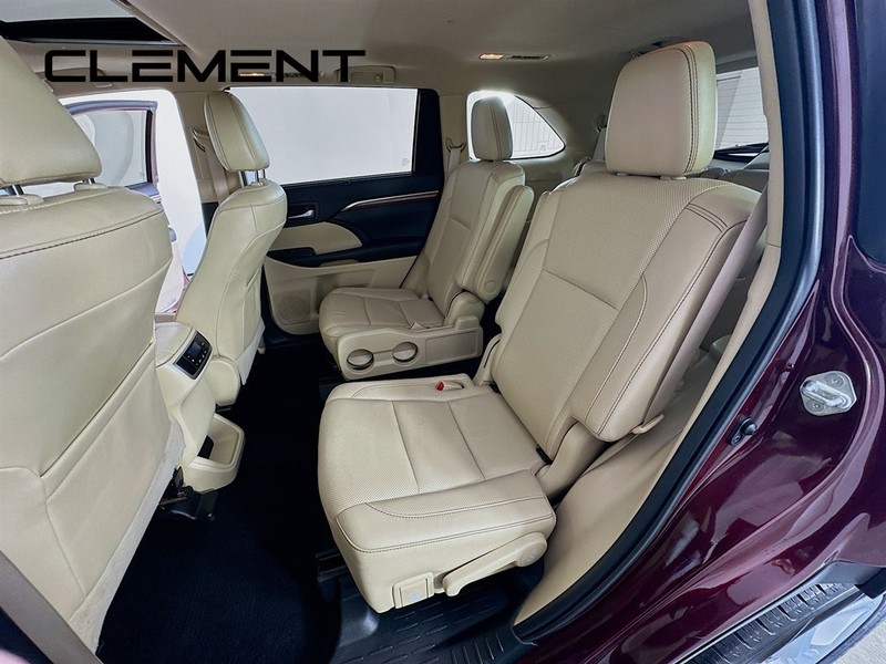Toyota Highlander Vehicle Full-screen Gallery Image 32